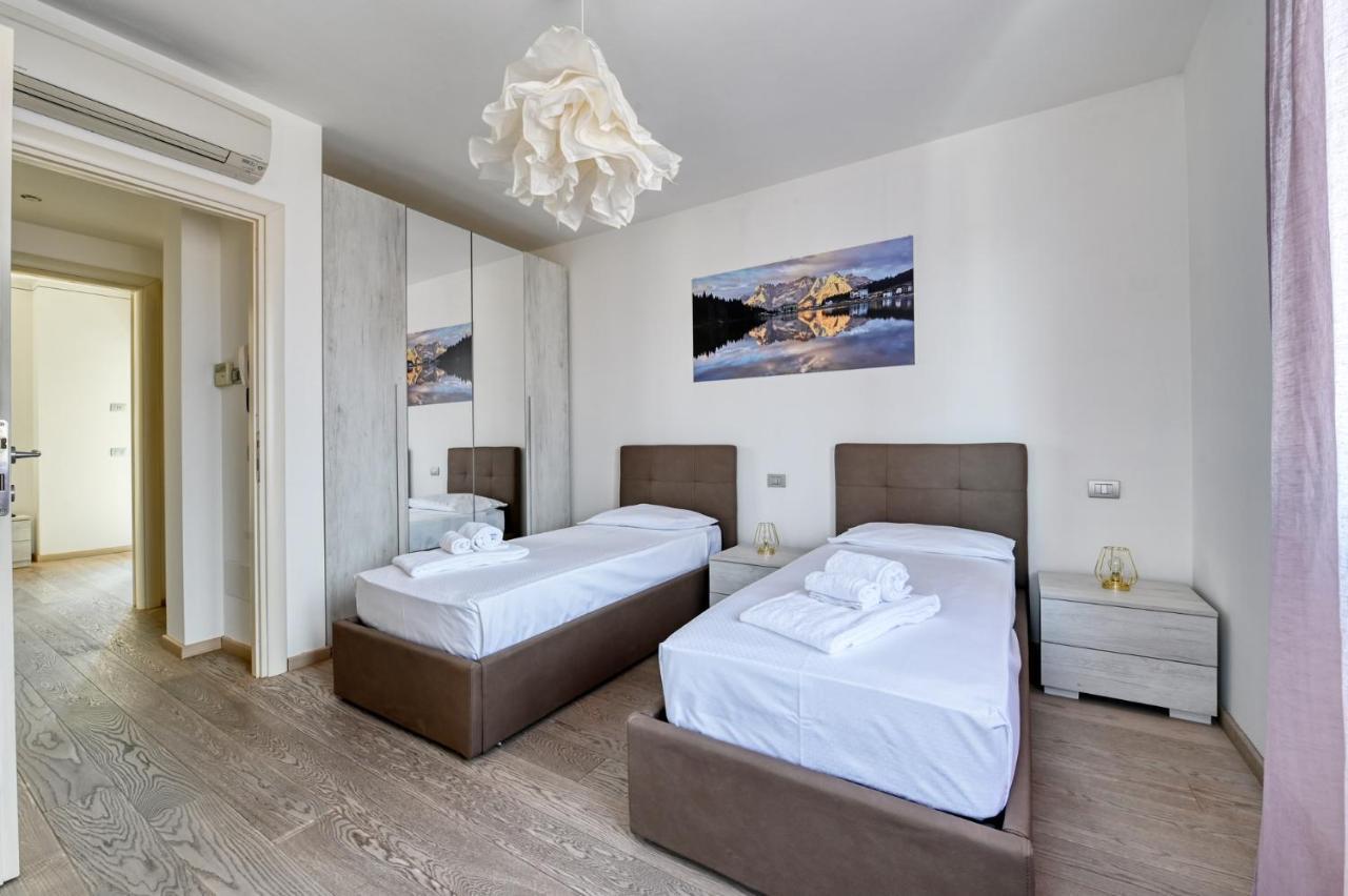 Pearl House - Sirmione Holiday - Jacuzzi Privata מראה חיצוני תמונה