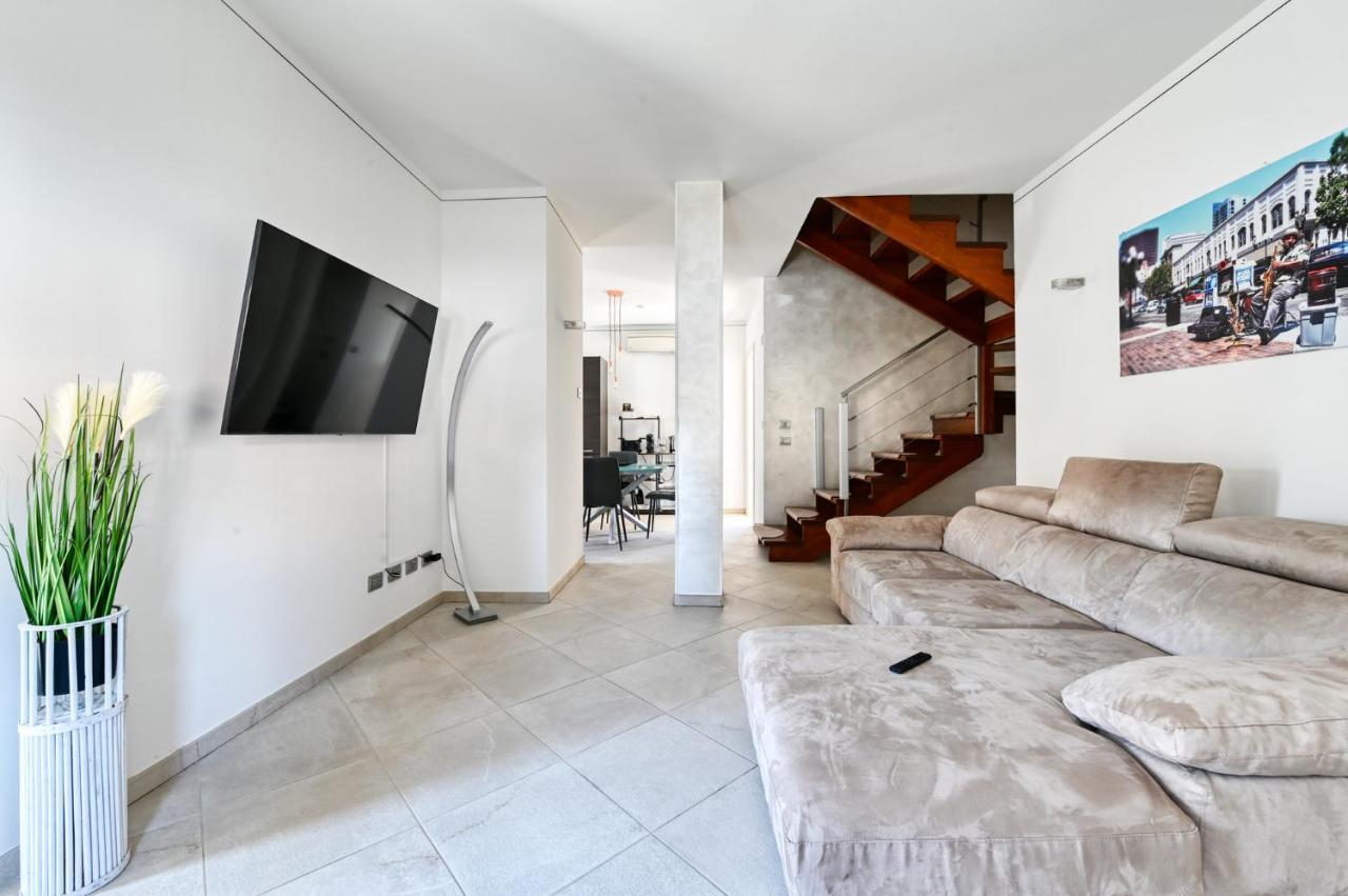 Pearl House - Sirmione Holiday - Jacuzzi Privata מראה חיצוני תמונה