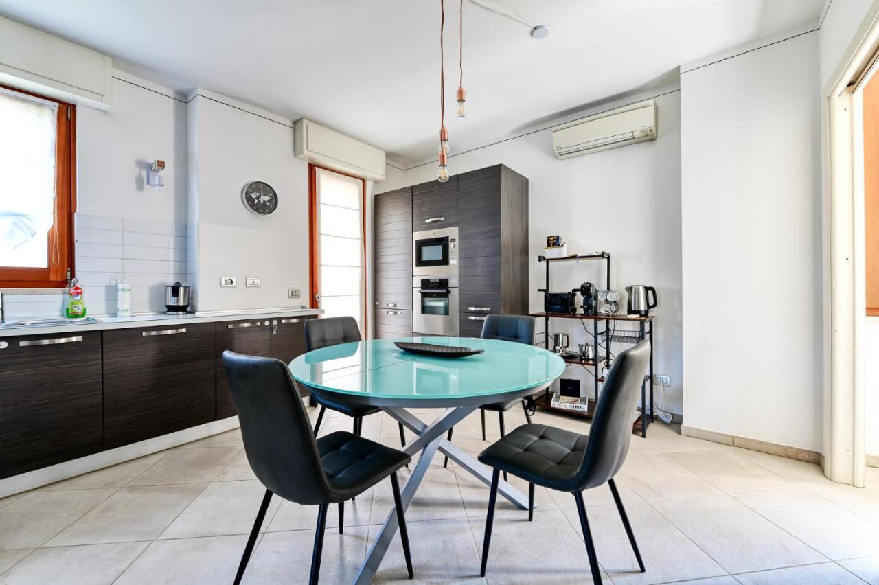 Pearl House - Sirmione Holiday - Jacuzzi Privata מראה חיצוני תמונה