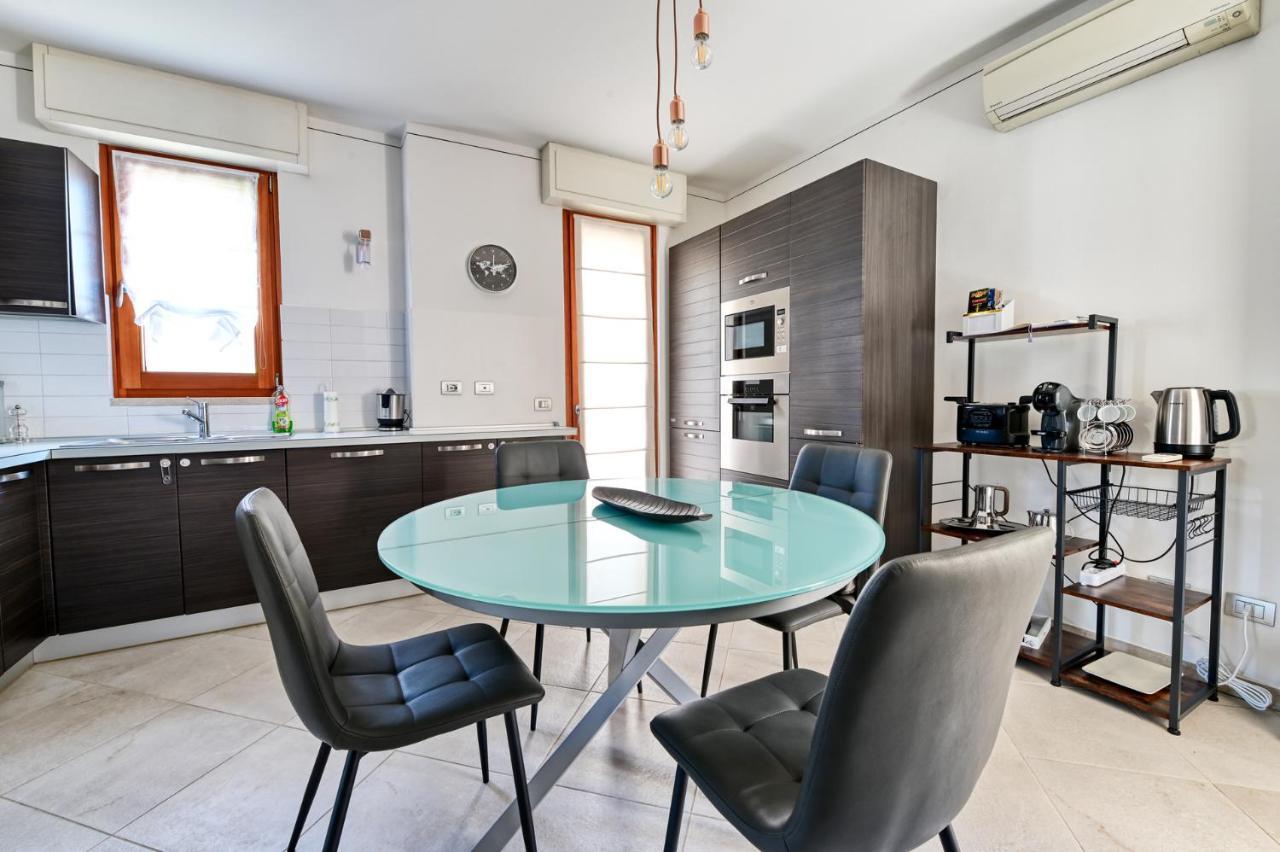 Pearl House - Sirmione Holiday - Jacuzzi Privata מראה חיצוני תמונה